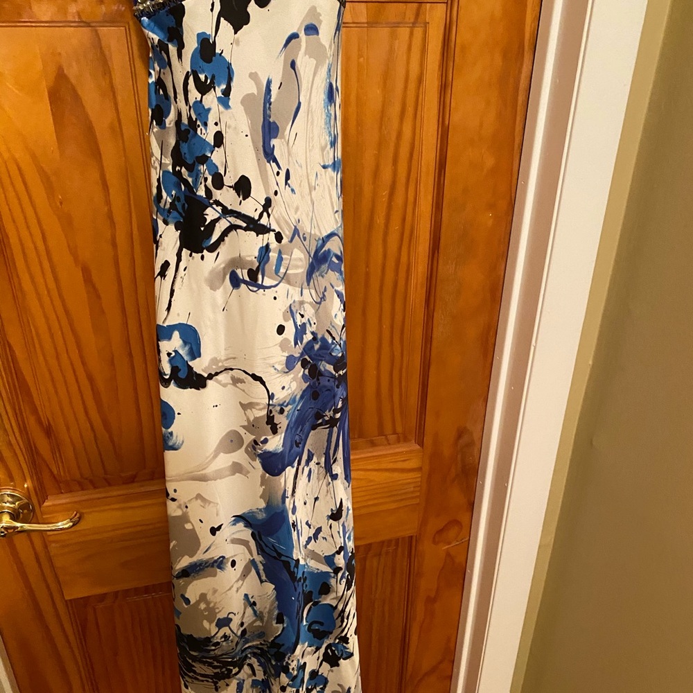 Gown - Picture 4 of 6